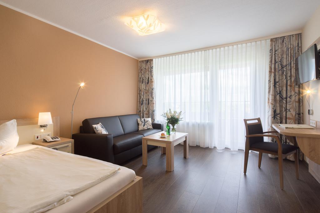 Gda Hotel Нойштадт-ан-дер-Вайнштрасе Экстерьер фото